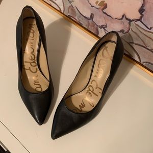 Black leather Sam Edelman pumps- used